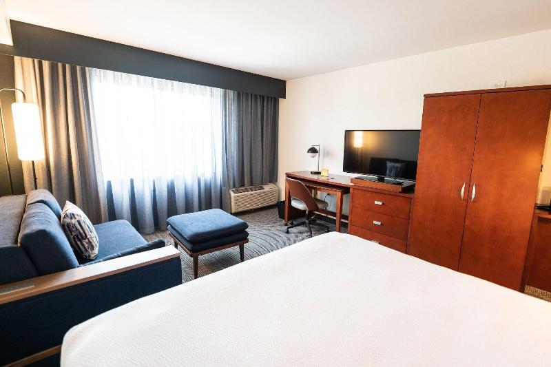 带大床的标准间, Courtyard By Marriott Philadelphia Springfield