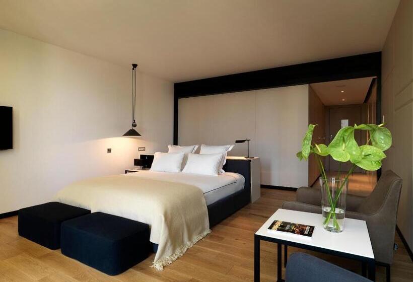 Номер Deluxe, Sense Hotel Sofia, A Member Of Design Hotels