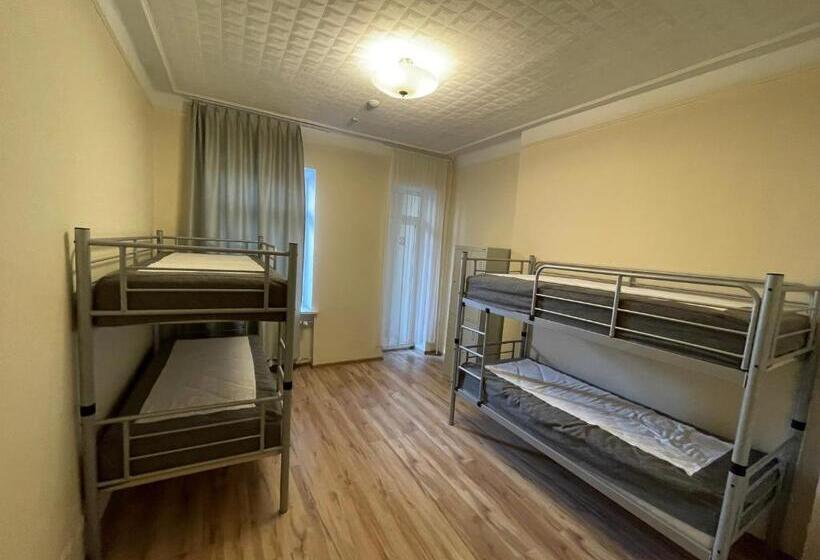 تختخواب در اتاق مشترک, Mr Jo’s Hostel