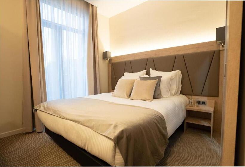 Standard Single Room, Concorde