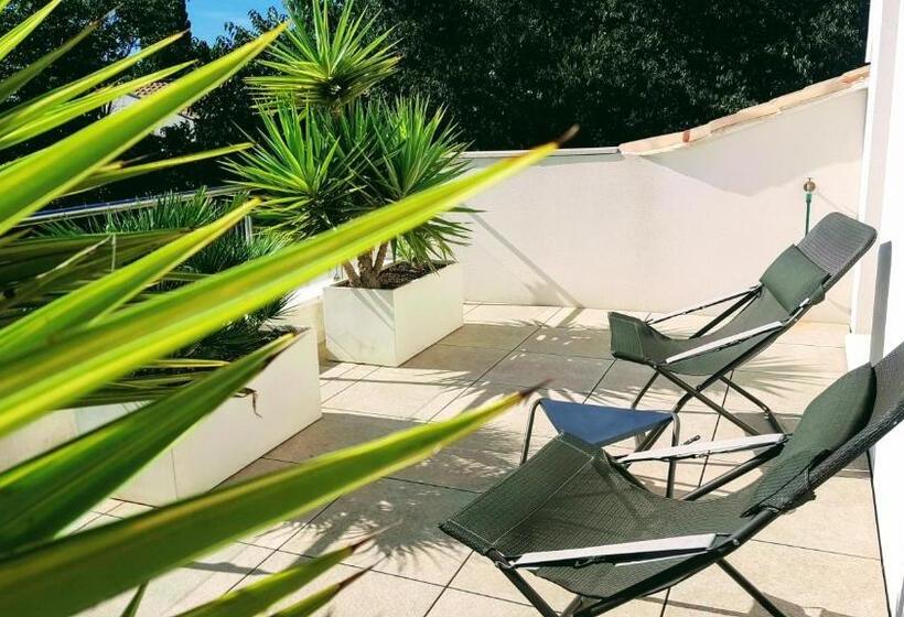 Номер Стандарт Вид на Бассейн, Villa La Valentine 1