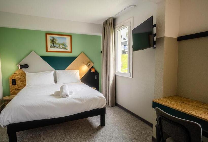 Кровать в Общей Комнате, Greet Hôtel Montbéliard