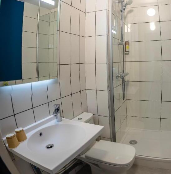 חדר סטנדרט יחיד עם מיטה זוגית, Greet Hôtel Montbéliard