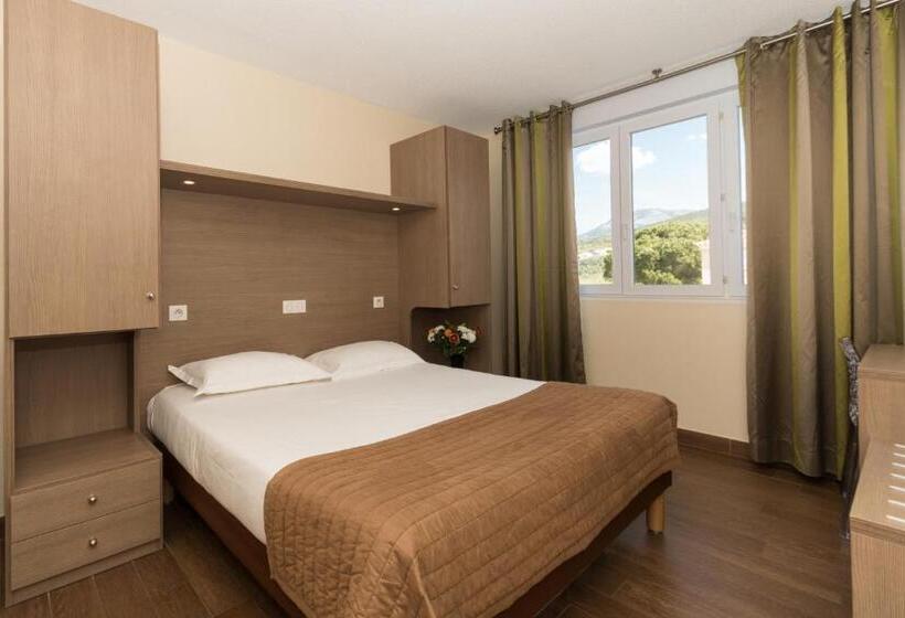 غرفة قياسية ثلاثية, Hôtel Thalassa