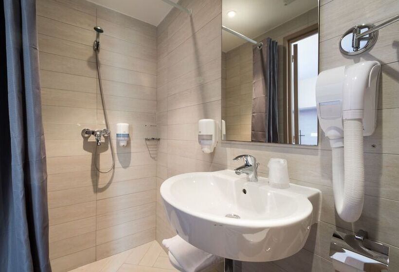 غرفة قياسية ثلاثية, Hôtel Thalassa