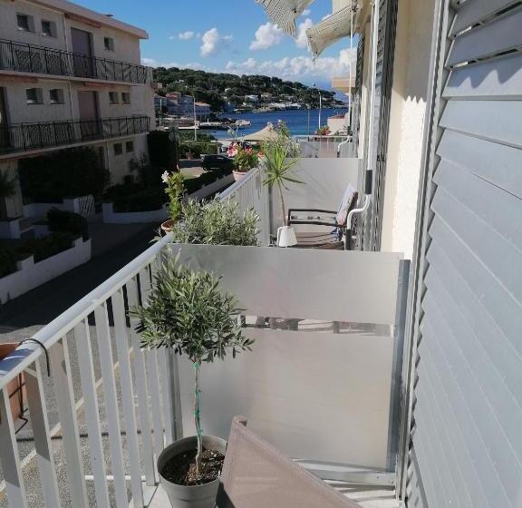 스탠다드 발코니 룸 측면 바다 전망, Miramar  Cap D Antibes   La Garoupe Plage