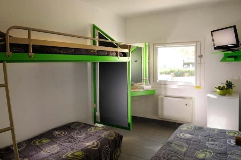 Трехместный Номер Стандарт Совместная Ванная, Lemon Hotel Plan De Campagne Marseille