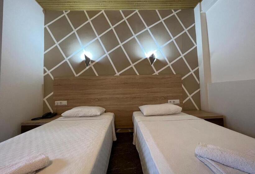 Quarto Estandar, Mr. Crane