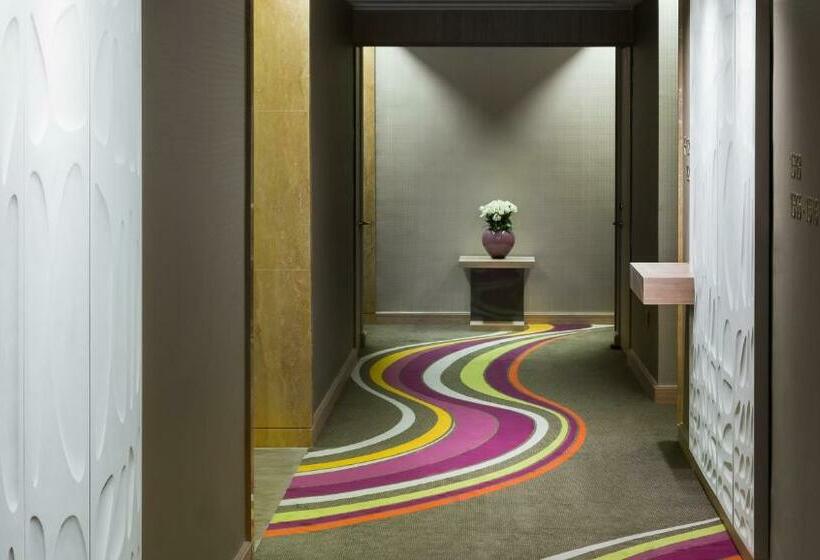 Номер Deluxe Кровать Кинг с Видом, Sofitel Dubai Downtown
