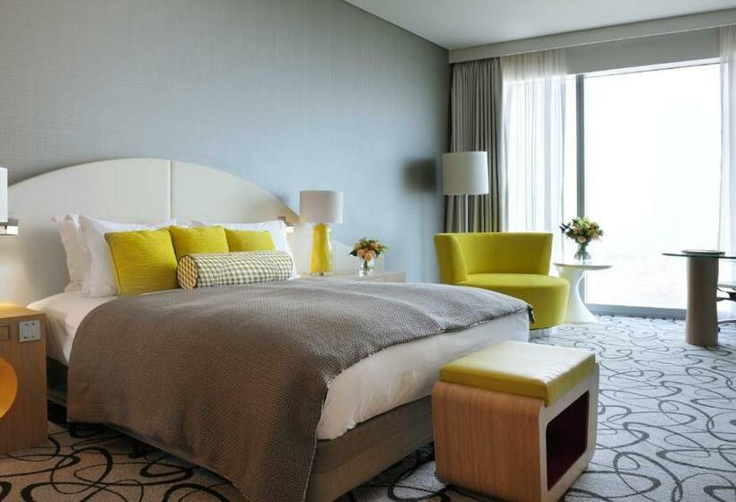 Номер Deluxe Кровать Кинг с Видом, Sofitel Dubai Downtown