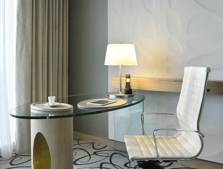 Номер Deluxe с Видом, Sofitel Dubai Downtown