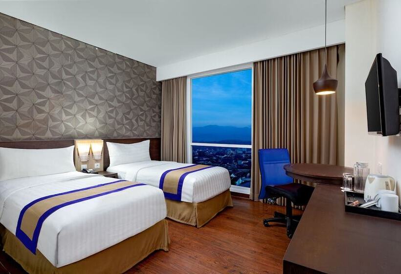 Номер Deluxe, Aston Jember Hotel & Conference Center