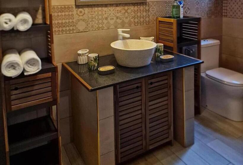 اتاق استاندارد با چشم‌انداز باغ, Chambres Et Tables D Hote Du Voyageur