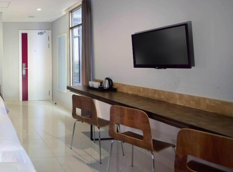 Номер Стандарт Трехместный, Favehotel   Pantai Losari Makassar