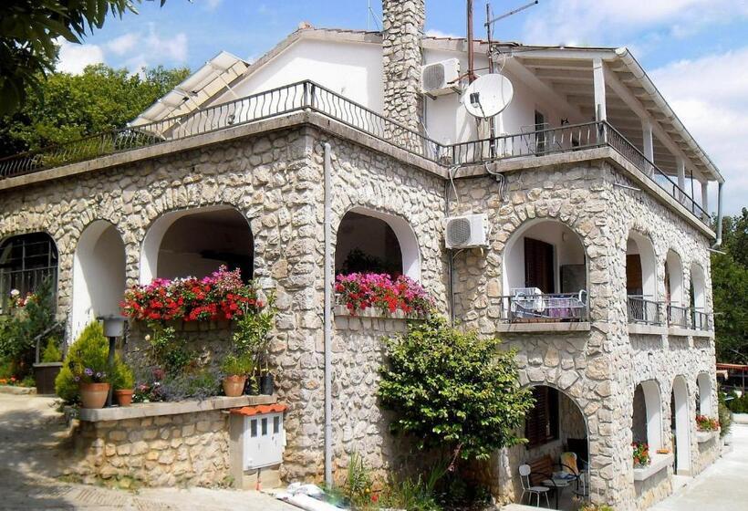 آپارتمان 1 خوابه با بالکن, Apartment Biro Kestenovi