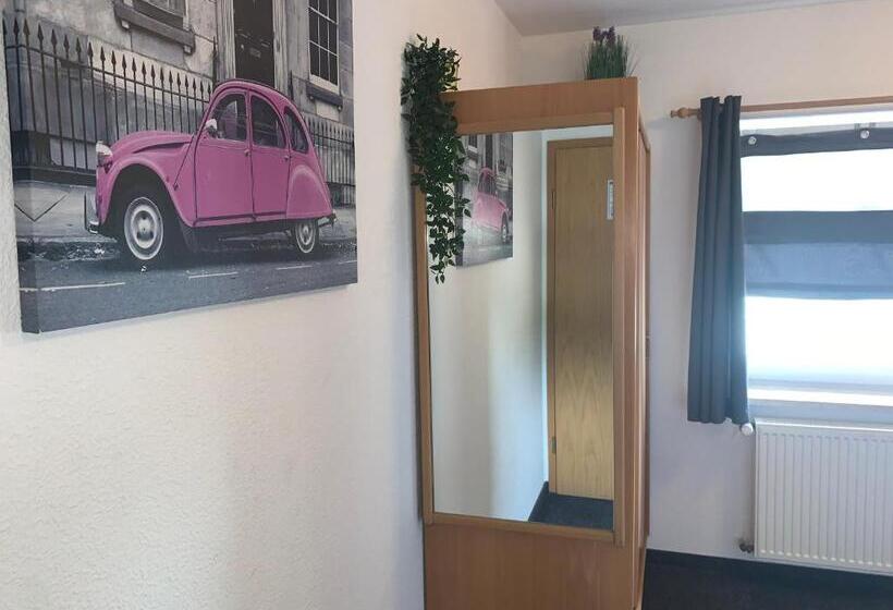 Номер Стандарт Индивидуальный, Zur Schleuse