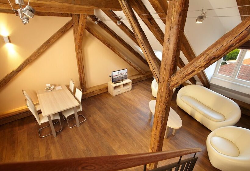 带露台两卧公寓, Residence U černé Věže české Budějovice
