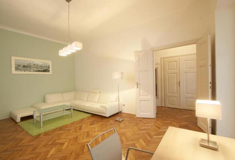 家庭公寓, Residence U černé Věže české Budějovice