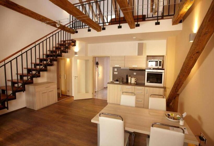 带露台两卧公寓, Residence U černé Věže české Budějovice