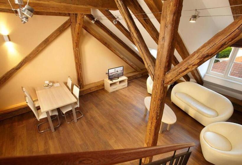 带露台两卧公寓, Residence U černé Věže české Budějovice