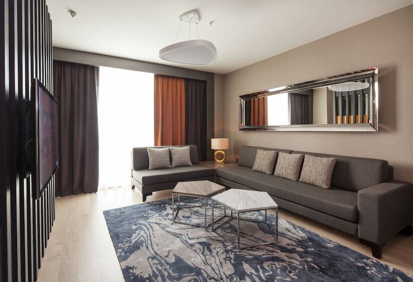 套房, Ramada Hotel & Suites By Wyndham Izmir Kemalpasa