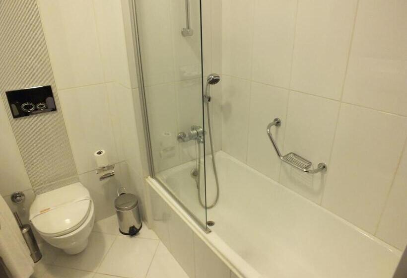 اتاق استاندارد سه نفره, Asrin Park Hotel & Spa Convention Center