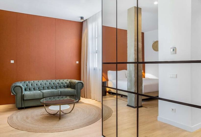 اتاق استاندارد با تخت بزرگ, Atocha Hotel Madrid, Tapestry Collection By Hilton