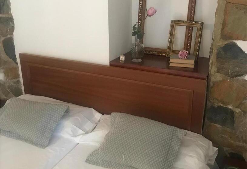 스탠다드 트리플 룸, Hostal Leon Dormido