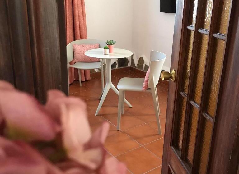 Четырехместный Номер Стандарт, Hostal Leon Dormido
