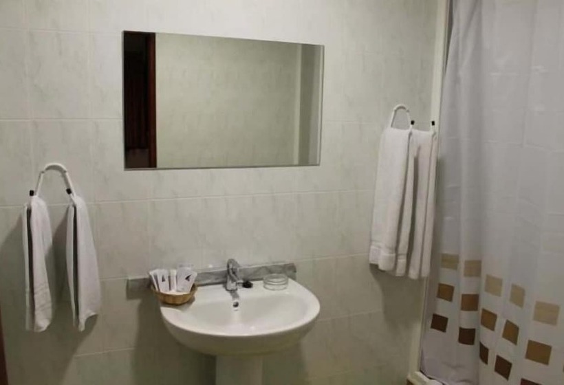 스탠다드 트리플 룸, Hostal Leon Dormido
