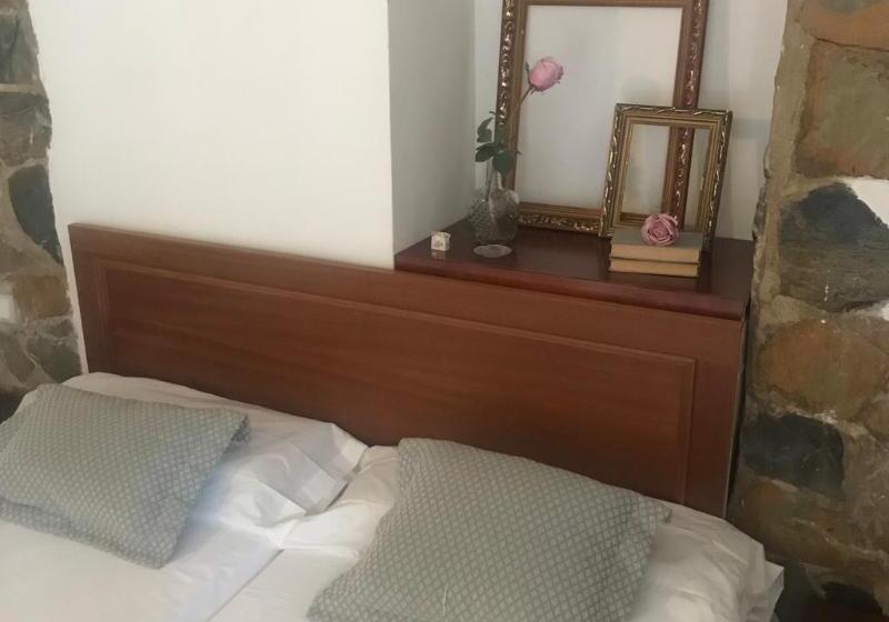 Номер Стандарт Трехместный, Hostal Leon Dormido