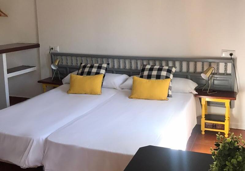 Четырехместный Номер Стандарт, Hostal Leon Dormido