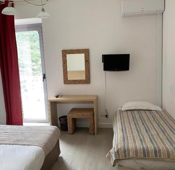 חדר סטנדרטי לחמישה אנשים, Hôtel Colombo  Porto Corse