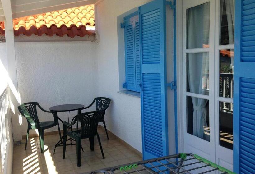 استودیوی استاندارد, Limnionas Bay Village