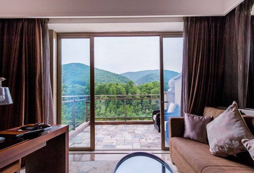 Номер Deluxe Вид на Горы, Mission Hills Hotel Resorts Dongguan