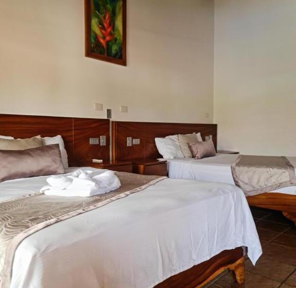 Четырехместный Номер Deluxe, Poshtel Arenal