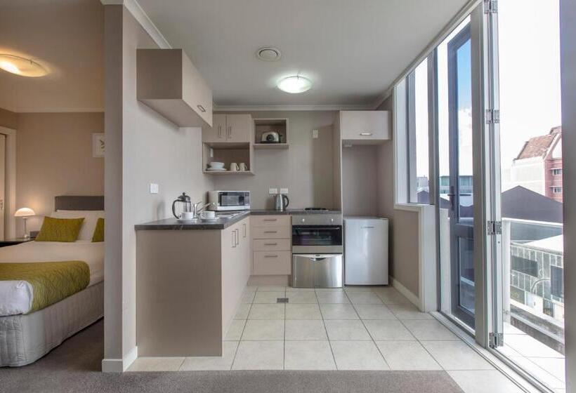 스탠다드 스튜디오, Quest On Ward Serviced Apartments