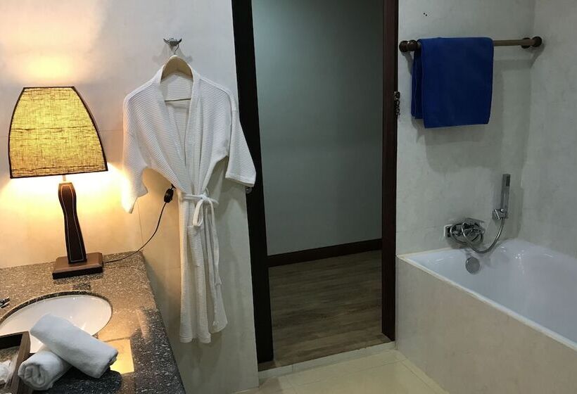 디럭스 트리플 룸, Taman Resort
