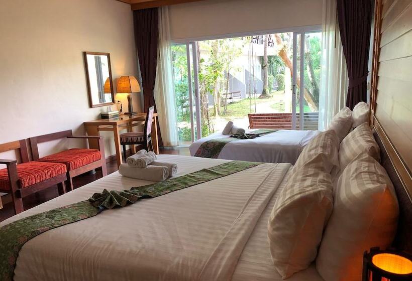 디럭스 트리플 룸, Taman Resort