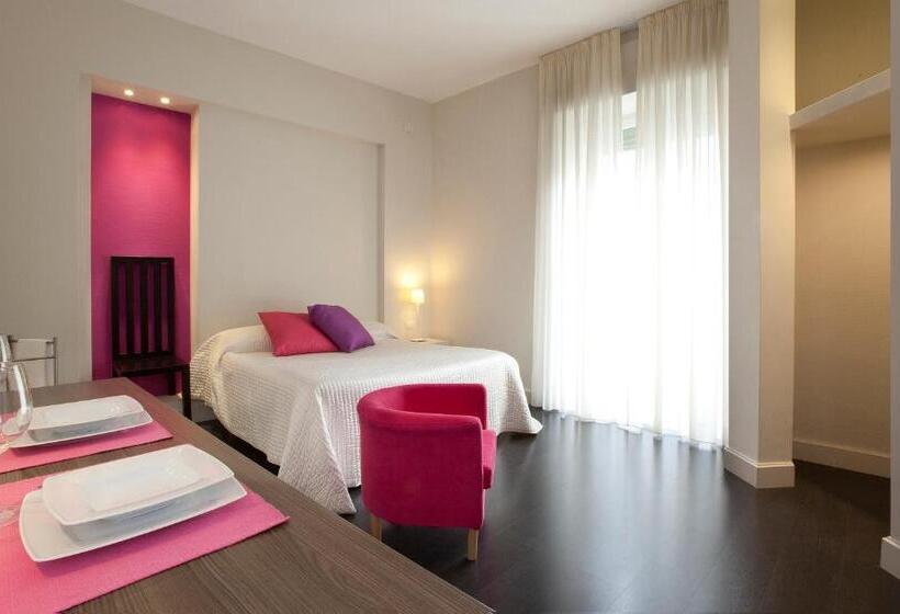 Номер Deluxe с Балконом, Sorrento Apartments One