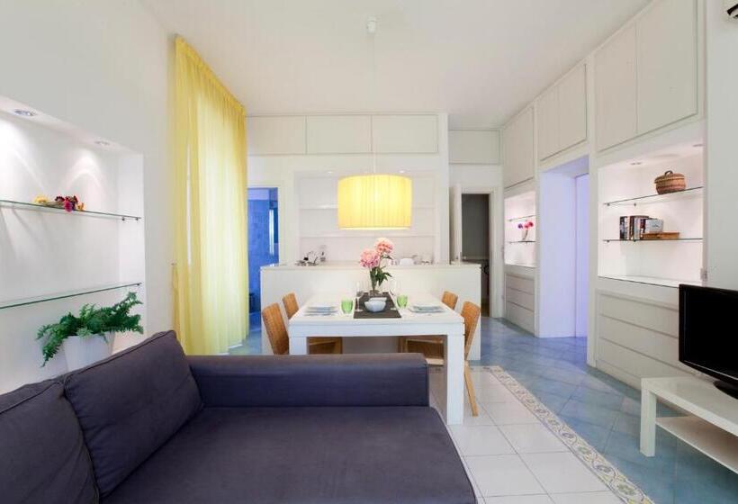 Люкс с Террасой, Sorrento Apartments One