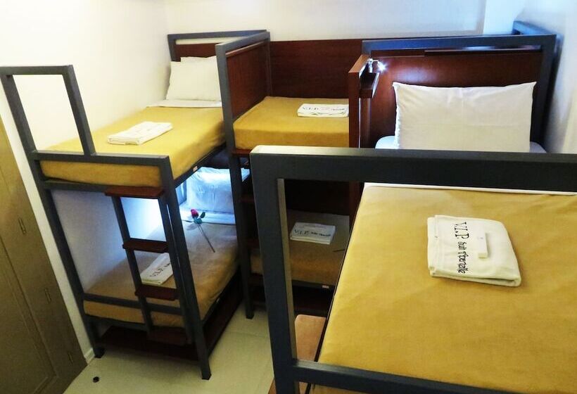 공동 객실, Townhouse Oak Vip Suites