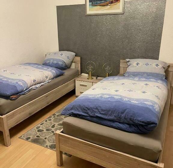 标准间, Apartment 22