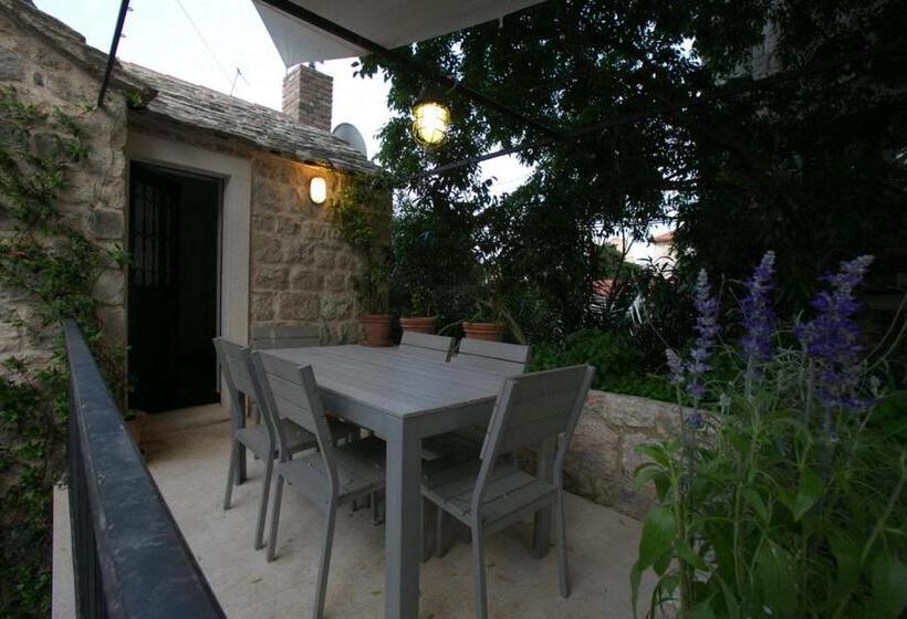 Вилла Deluxe 3 Спальни, Divota Apartment