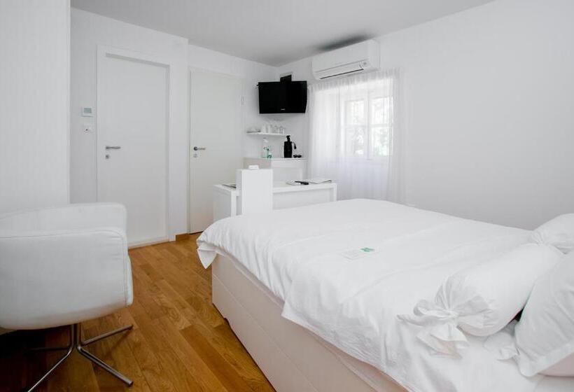 Номер Basic с Балконом, Divota Apartment