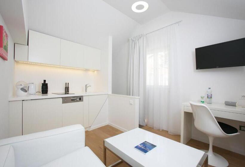 Номер Дюплекс, Divota Apartment