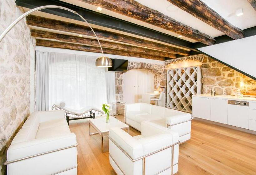 Вилла Deluxe 3 Спальни, Divota Apartment