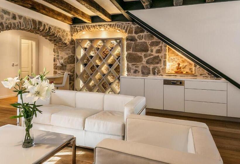 Вилла Deluxe 3 Спальни, Divota Apartment