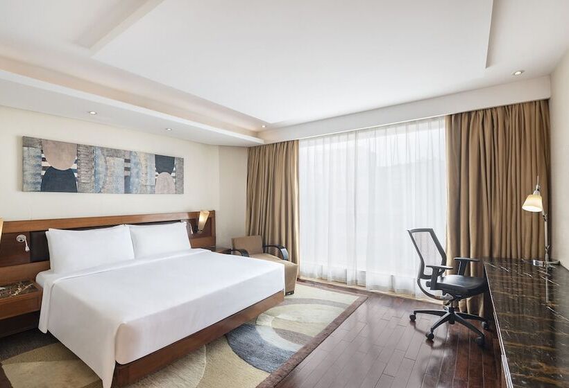 Номер бизнес-класса, Radisson Blu Kaushambi Delhi Ncr