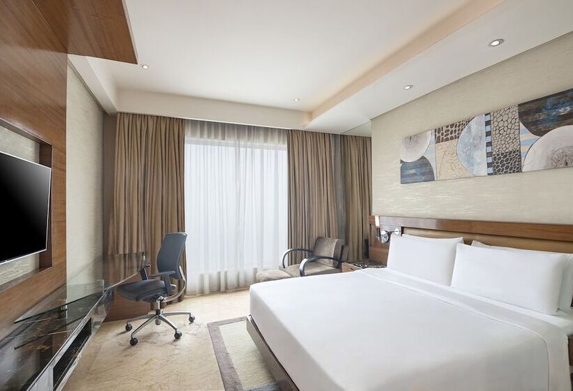 Номер Deluxe, Radisson Blu Kaushambi Delhi Ncr